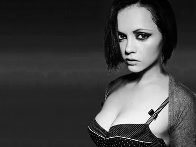 Christina Ricci 14x17