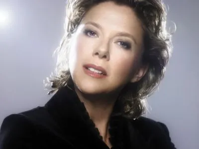 Annette Bening Poster