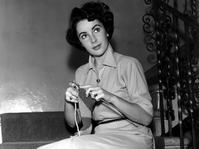 Elizabeth Taylor White Water Bottle With Carabiner