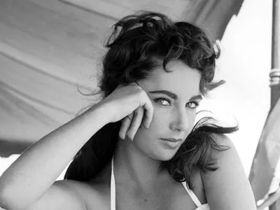 Elizabeth Taylor 14x17