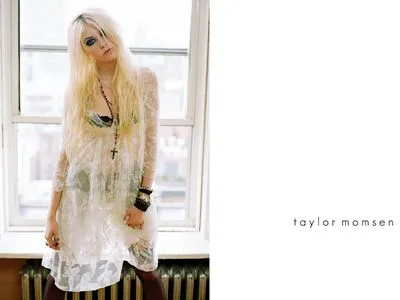 Taylor Momsen Women's Tank Top