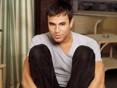 Enrique Iglesias 14x17