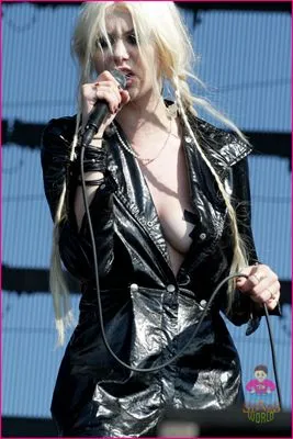 Taylor Momsen Poster