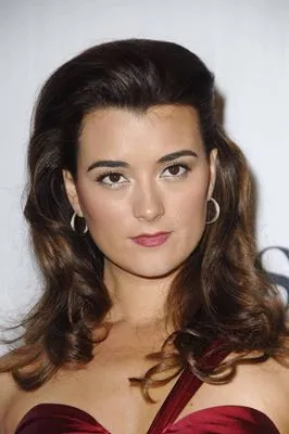 Cote De Pablo White Water Bottle With Carabiner