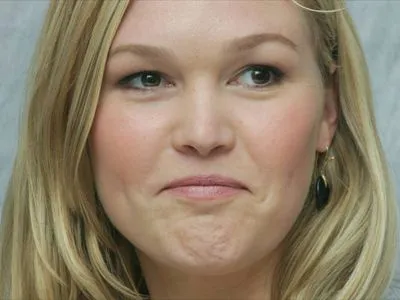 Julia Stiles Color Changing Mug