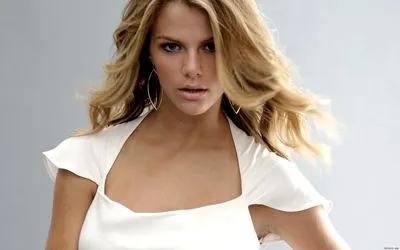 Brooklyn Decker 6x6