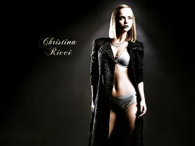 Christina Ricci 6x6