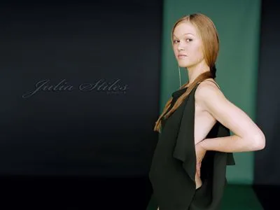 Julia Stiles 6x6
