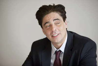 Benicio del Toro 6x6