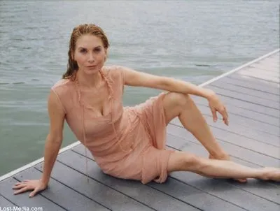 Elizabeth Mitchell 14x17