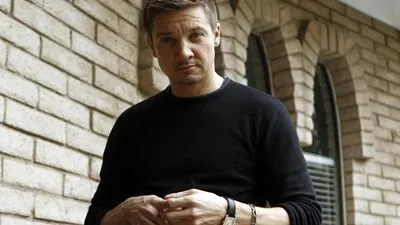 Jeremy Renner 12x12