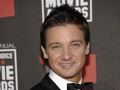 Jeremy Renner 6x6