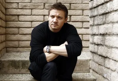 Jeremy Renner 6x6