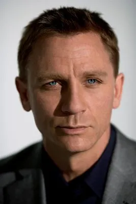 Daniel Craig 14x17