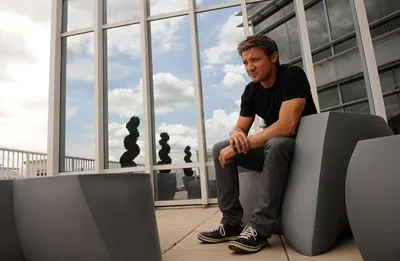 Jeremy Renner 14x17