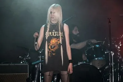 Taylor Momsen Apron