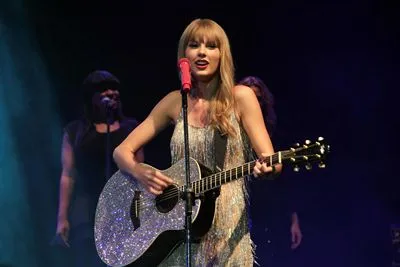 Taylor Swift 16oz Frosted Beer Stein