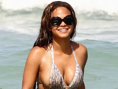 Christina Milian 14x17