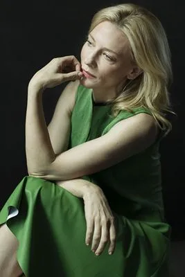 Cate Blanchett White Water Bottle With Carabiner