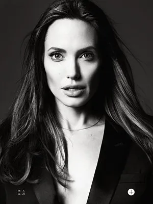 Angelina Jolie 14x17