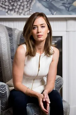 Emily Blunt White Water Bottle With Carabiner