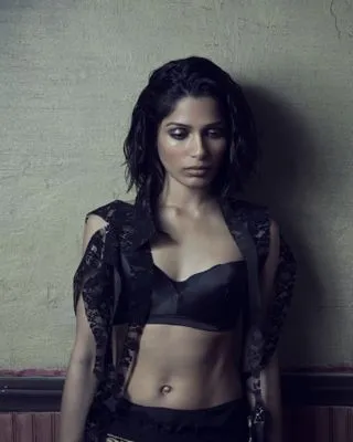 Freida Pinto 14x17