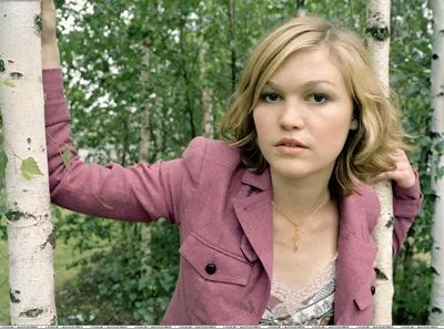 Julia Stiles White Water Bottle With Carabiner