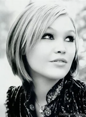 Julia Stiles 6x6