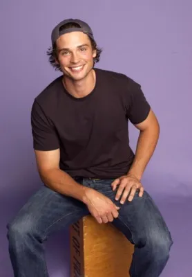 Tom Welling Men's V-Neck T-Shirt