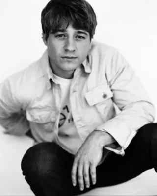 Benjamin McKenzie 14x17