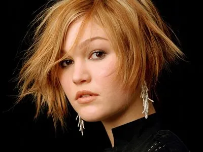 Julia Stiles 6x6