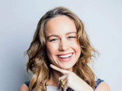 Brie Larson 6x6