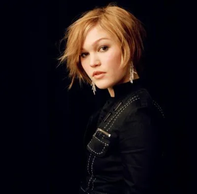 Julia Stiles 12x12