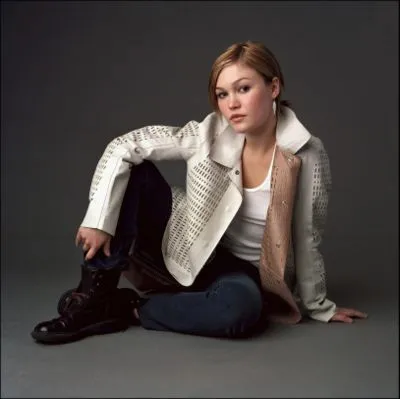 Julia Stiles 12x12