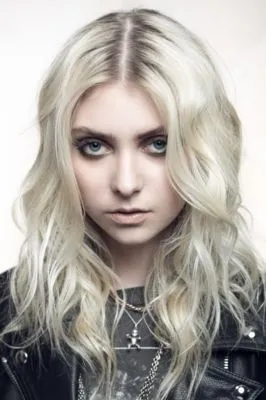 Taylor Momsen 14x17