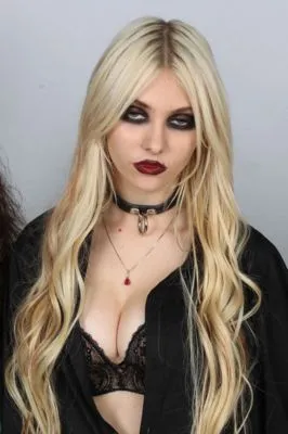 Taylor Momsen 12x12