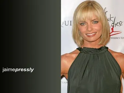 Jaime Pressly White Water Bottle With Carabiner