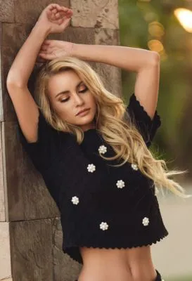 Bryana Holly 14x17