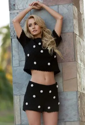 Bryana Holly 14x17