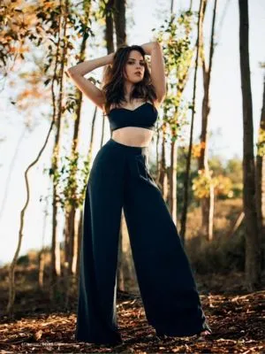 Elizabeth Gillies 6x6