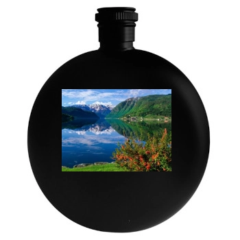 Mountains Round Flask