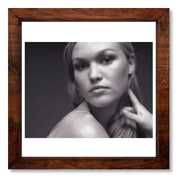 Julia Stiles 12x12