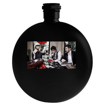 Benicio del Toro Round Flask