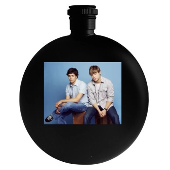 Benjamin McKenzie Round Flask