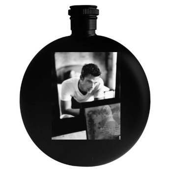 Brad Pitt Round Flask