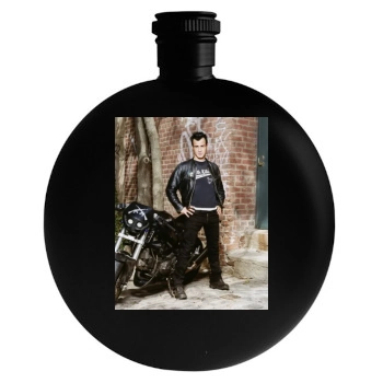 Justin Theroux Round Flask