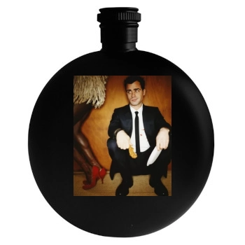 Justin Theroux Round Flask