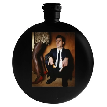 Justin Theroux Round Flask