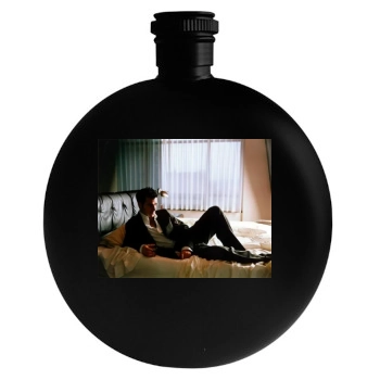 Justin Theroux Round Flask