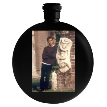 Enrique Iglesias Round Flask